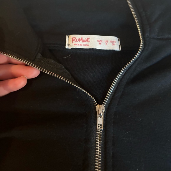 Snoopy Pumpkin Cropped Sweatshirt - Picture 3 of 4